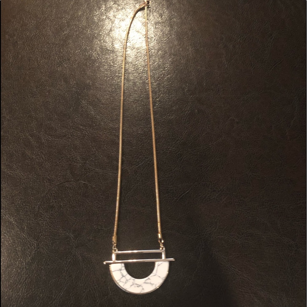 Unique gold necklace with a thick rope chain!